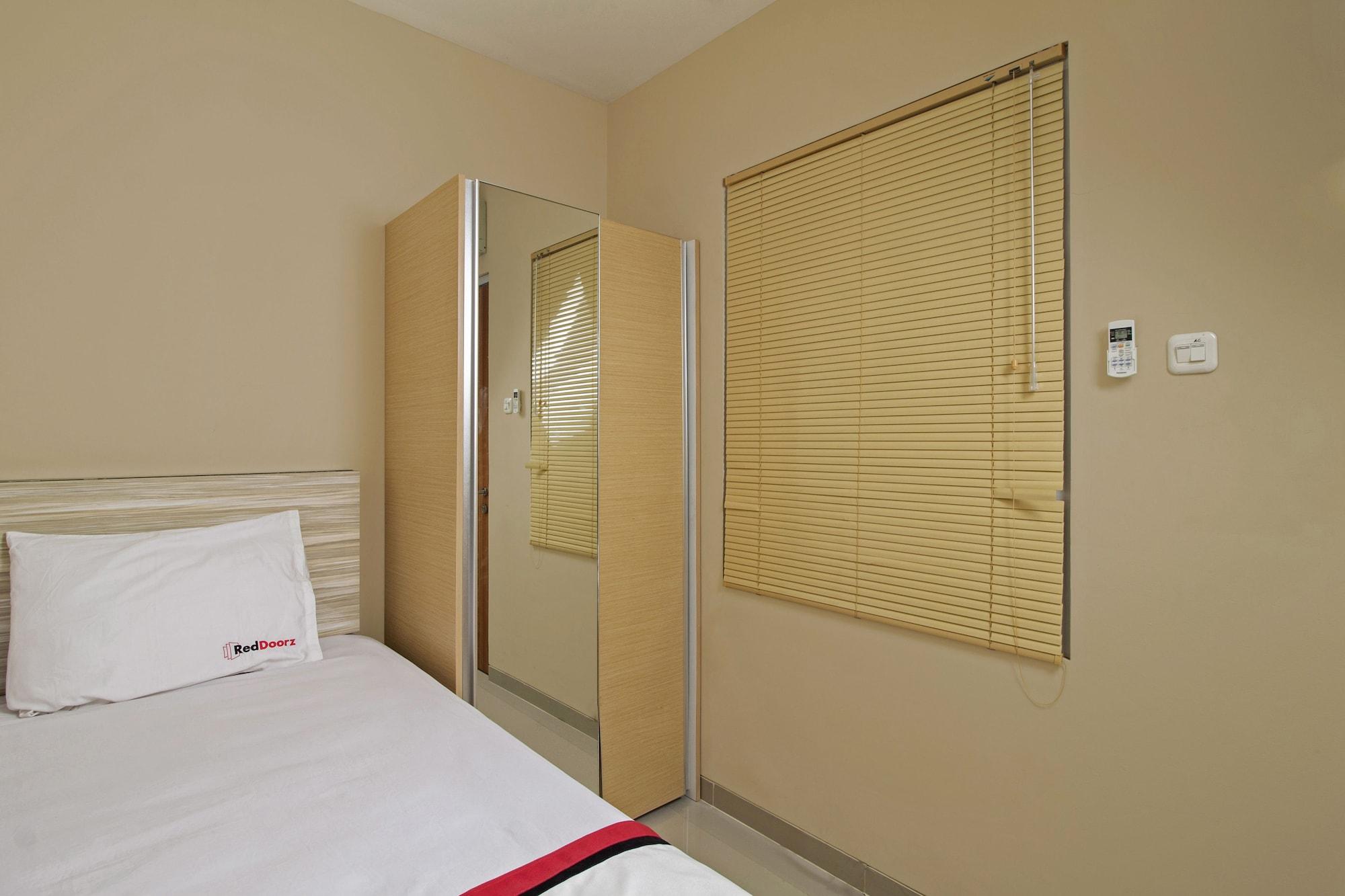 Reddoorz Plus @ Setiabudi Tengah Jacarta Exterior foto