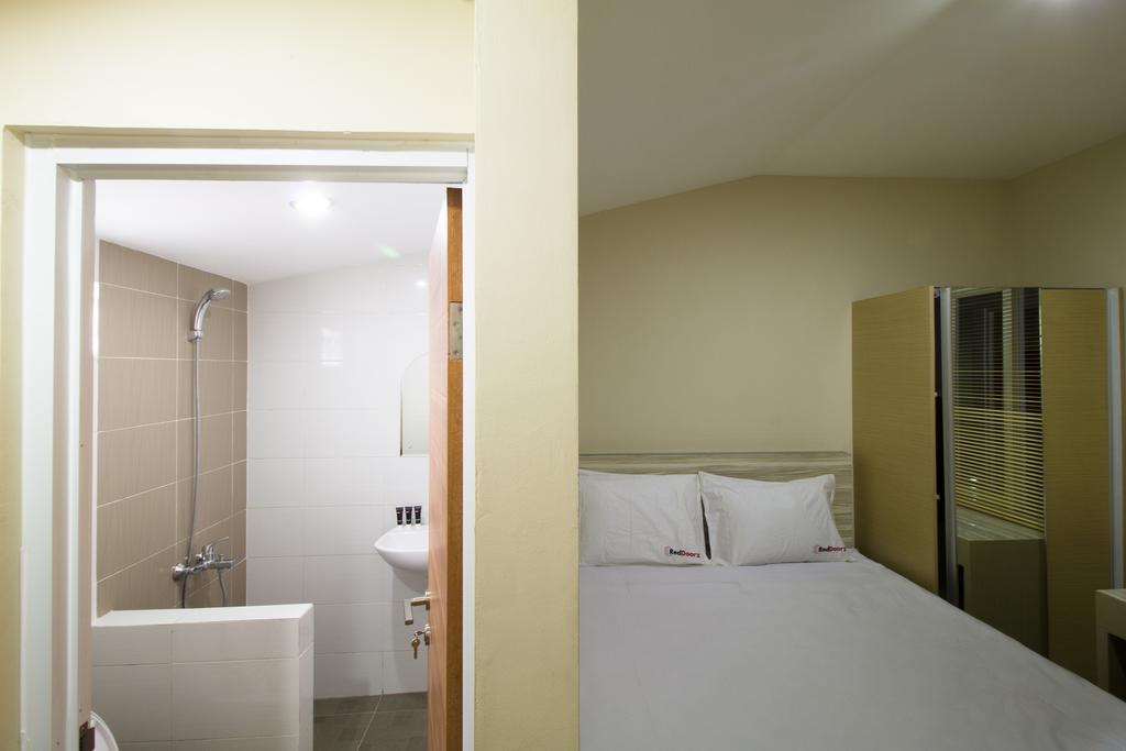 Reddoorz Plus @ Setiabudi Tengah Jacarta Exterior foto
