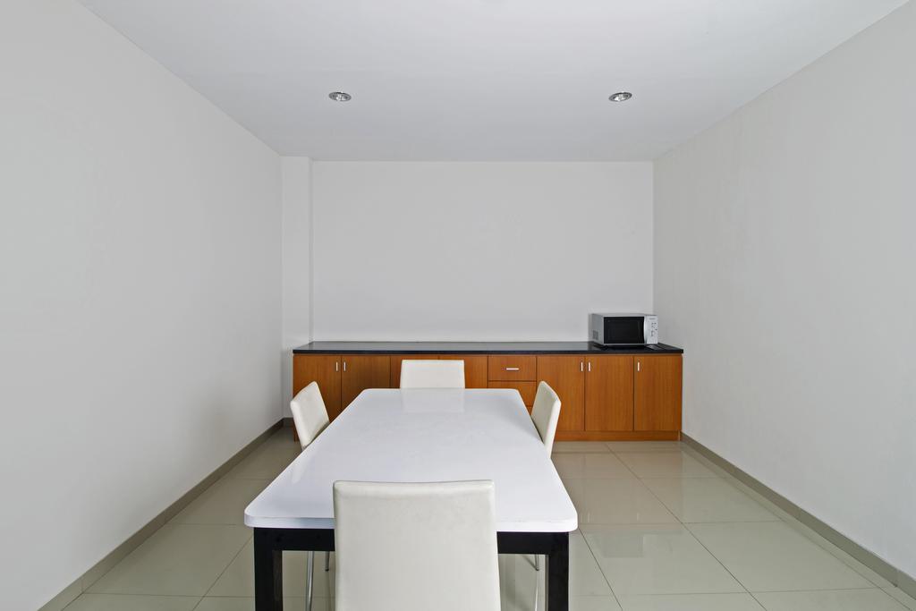 Reddoorz Plus @ Setiabudi Tengah Jacarta Exterior foto