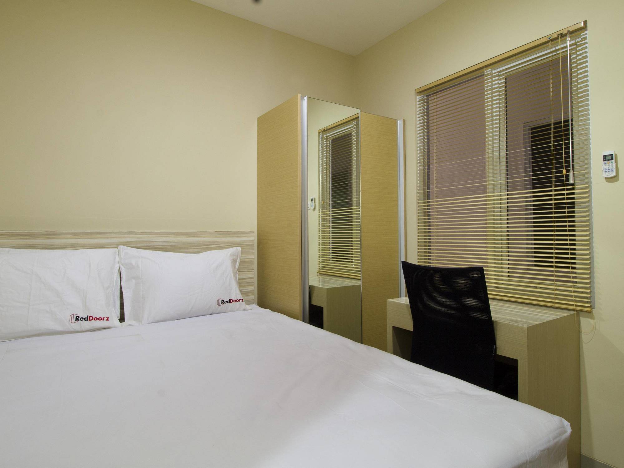 Reddoorz Plus @ Setiabudi Tengah Jacarta Exterior foto